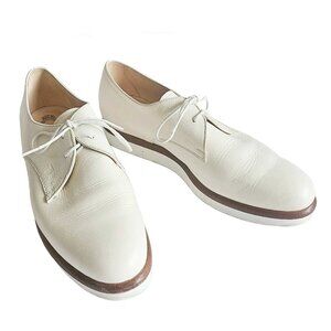 TOD’S WHITE TEXTURED LEATHER OXFORDS (37)